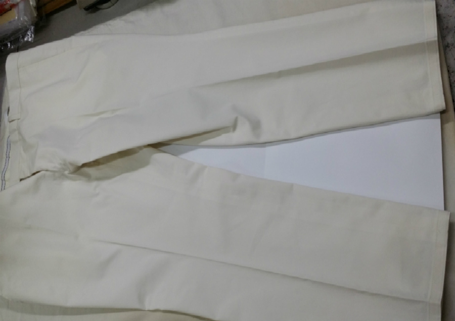 ベージュの綿パンツに赤ワインのシミ|愛知洗い人｜愛知県染み抜きのできるクリーニング店紹介サイト