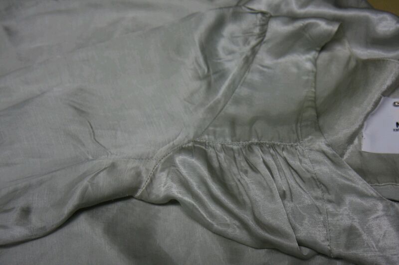 シルクワンピースの脇の黄変|愛知洗い人｜愛知県染み抜きのできるクリーニング店紹介サイト