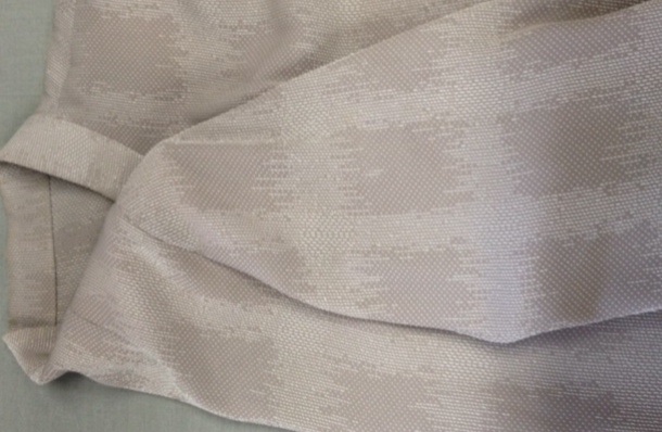 ブラウスの肩に付いたシミ|愛知洗い人｜愛知県染み抜きのできるクリーニング店紹介サイト