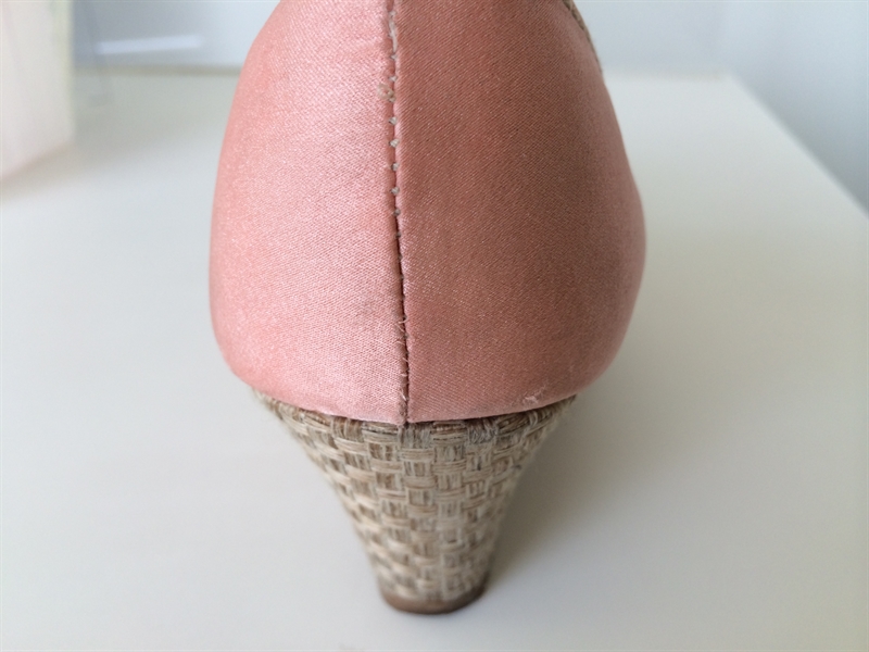 パンプス　油汚れのしみ|愛知洗い人｜愛知県染み抜きのできるクリーニング店紹介サイト