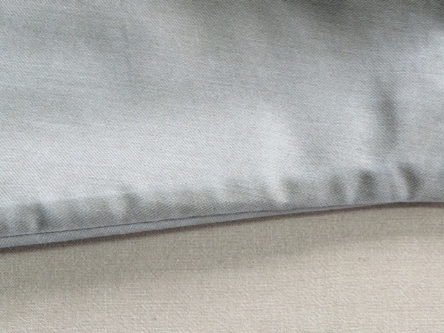 あれぇ～　なんでついてるの？　Theory　不明の古い染み　|愛知洗い人｜愛知県染み抜きのできるクリーニング店紹介サイト