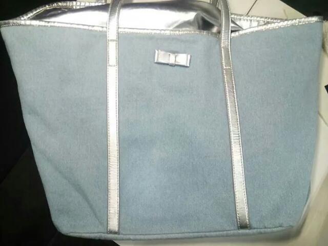 色修正。布カバンに付いたシミをこすったら色抜けしたもの。|愛知洗い人｜愛知県染み抜きのできるクリーニング店紹介サイト