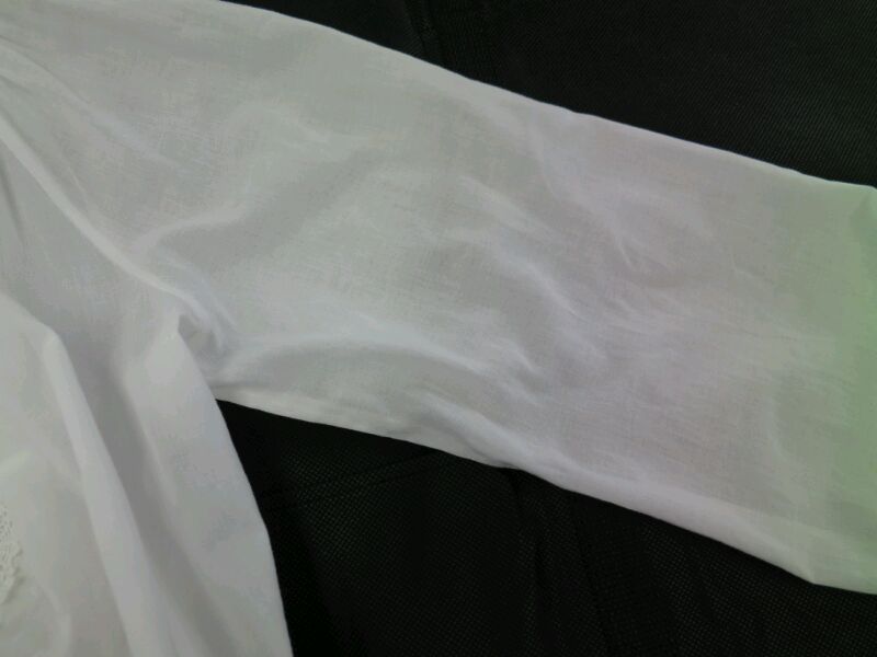 「そんなバナナ！　１回着ただけ…（絶句）」ブラウスの汗による黄ばみ|愛知洗い人｜愛知県染み抜きのできるクリーニング店紹介サイト