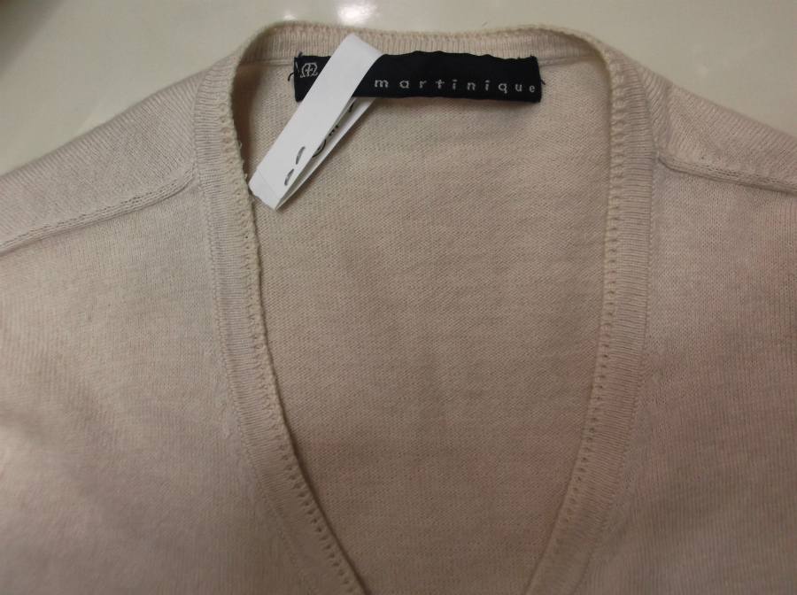 綿とカシミヤのカーディガンのエリに緑色の変色がっ！！|愛知洗い人｜愛知県染み抜きのできるクリーニング店紹介サイト