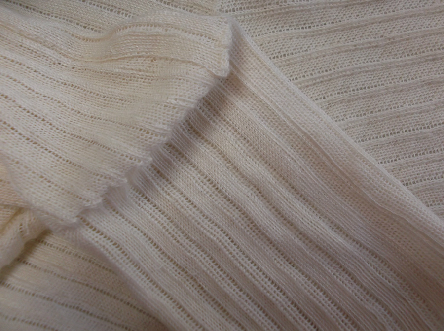 ショック!!　お気に入りの麻のカーディガンに～|愛知洗い人｜愛知県染み抜きのできるクリーニング店紹介サイト