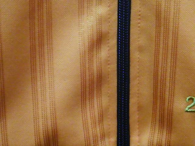 部活ユニフォームのジャージにインクがぼたっと落ちてしまいました。|愛知洗い人｜愛知県染み抜きのできるクリーニング店紹介サイト