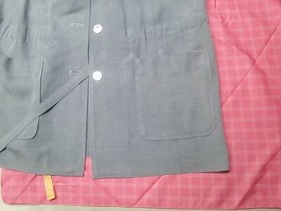 クローゼットの除湿剤からの浸みだしによってシミが|愛知洗い人｜愛知県染み抜きのできるクリーニング店紹介サイト