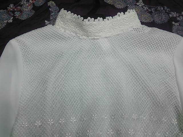 (祝)桜の花ふぶき。入学式のブラウス、春のクリーニングお願いいたします。|愛知洗い人｜愛知県染み抜きのできるクリーニング店紹介サイト