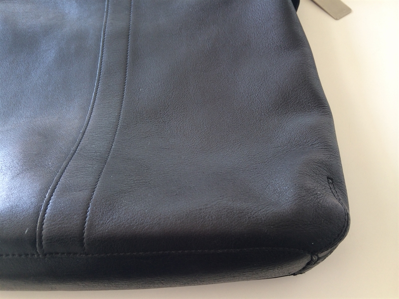 TV「イッポウ」を見て！コーチのバッグ色ハゲ|愛知洗い人｜愛知県染み抜きのできるクリーニング店紹介サイト