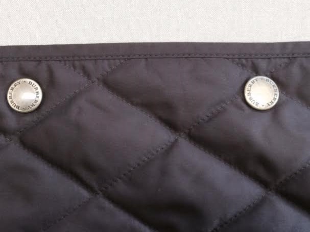 あま市O様　バーバリーコートについたポスターカラーインク|愛知洗い人｜愛知県染み抜きのできるクリーニング店紹介サイト