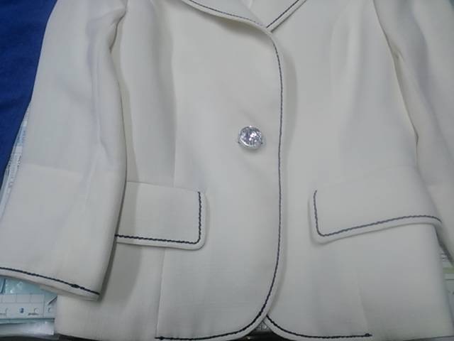 洗い人シミ抜き事例で最大量の赤ワインが付いてしまった純白のジャケットを綺麗に復元します|愛知洗い人｜愛知県染み抜きのできるクリーニング店紹介サイト