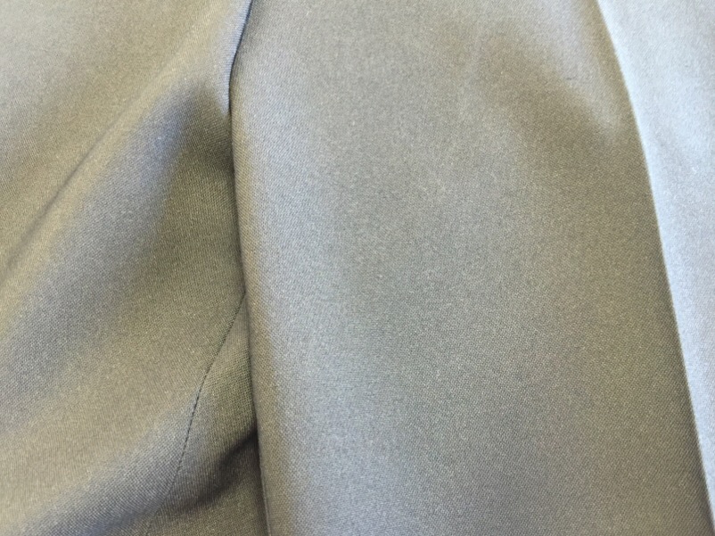 学生服にアクリル絵具のシミ&店主ローカル線に乗る|愛知洗い人｜愛知県染み抜きのできるクリーニング店紹介サイト