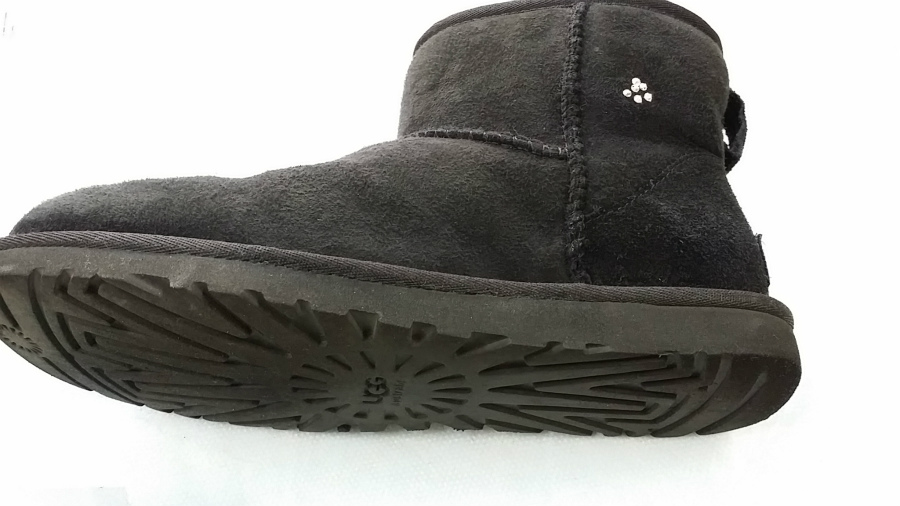 海外で購入したＵＧＧのブーツがまだ新しいのに破れちゃった!!(((･д･；)|愛知洗い人｜愛知県染み抜きのできるクリーニング店紹介サイト