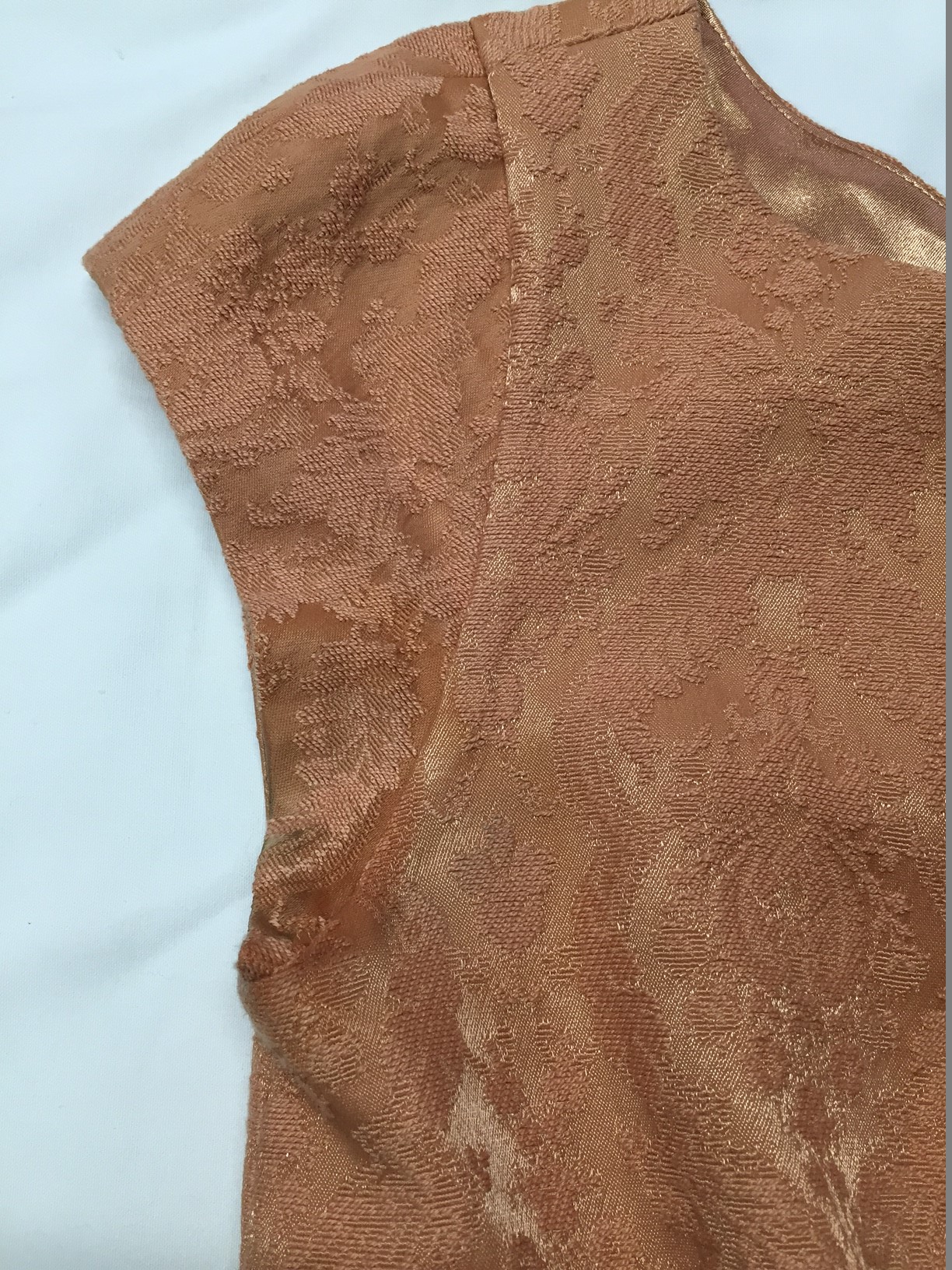 ワンピース、脇の変色|愛知洗い人｜愛知県染み抜きのできるクリーニング店紹介サイト