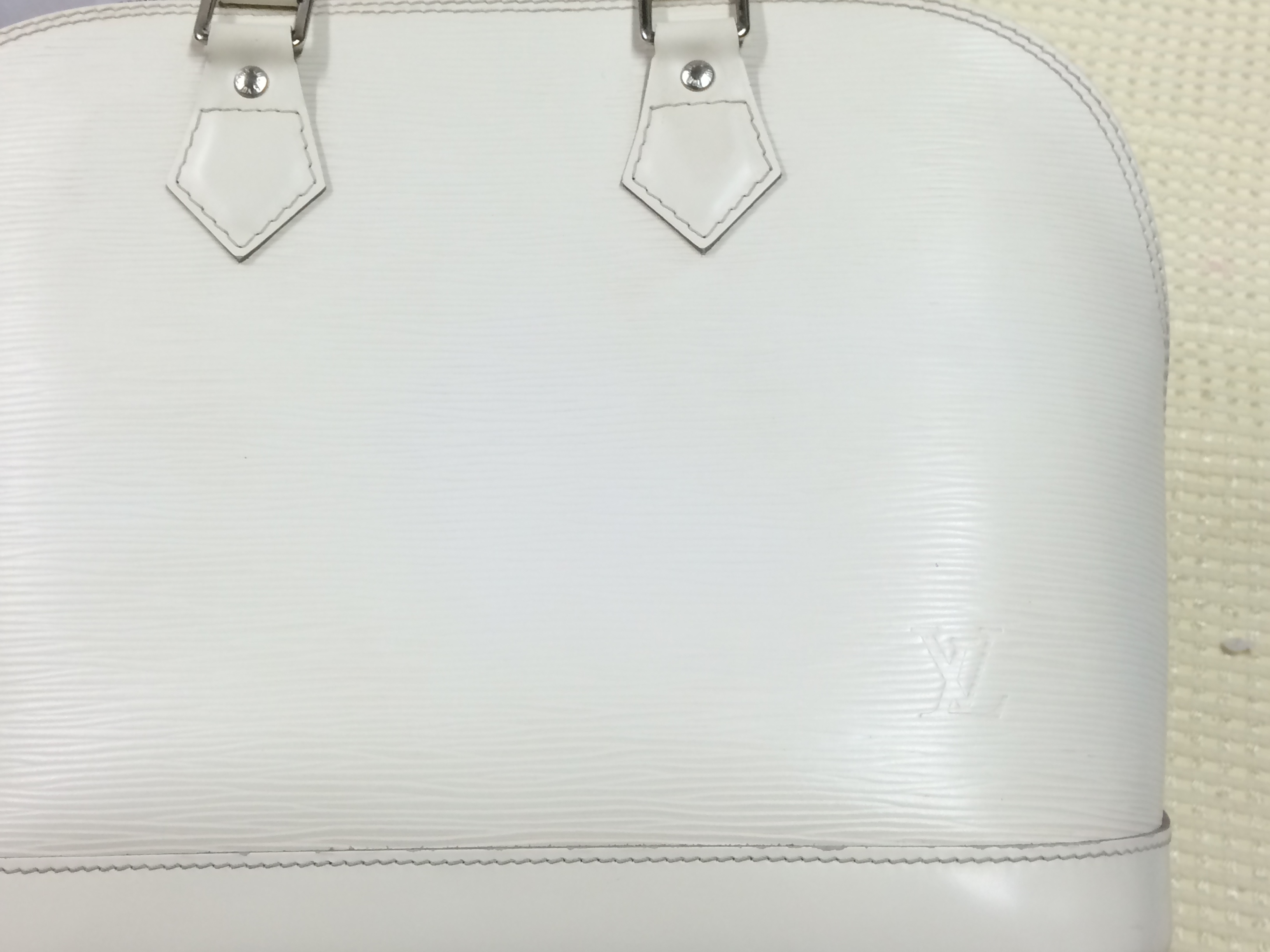 ルイヴィトン　エピバッグのインクのシミ抜き|愛知洗い人｜愛知県染み抜きのできるクリーニング店紹介サイト