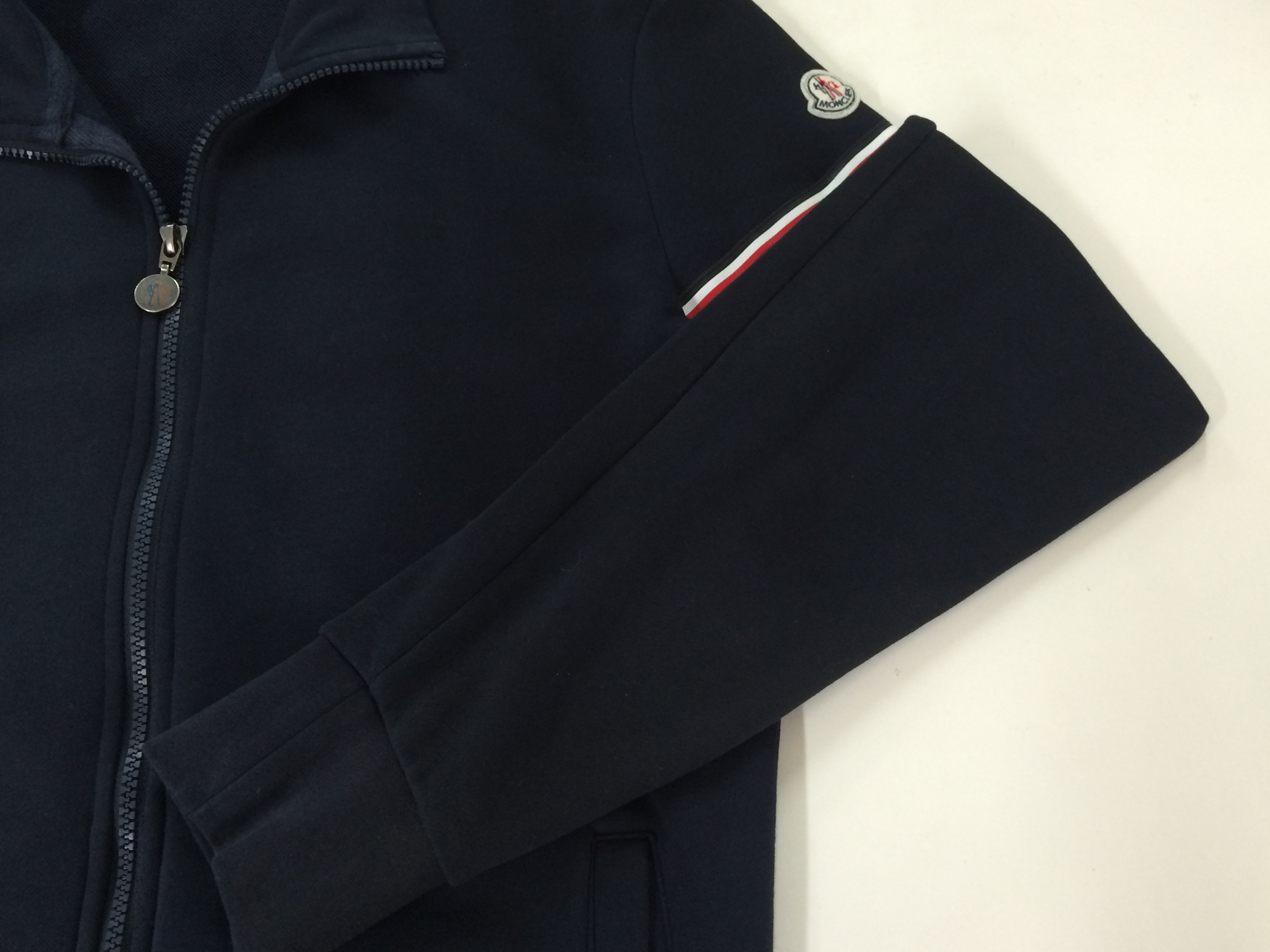 モンクレール(MONCLER)の 色あせ 日焼け直し 脱色 色修正 あきらめずご相談下さい。|愛知洗い人｜愛知県染み抜きのできるクリーニング店紹介サイト