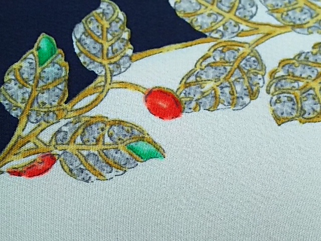 手洗いしたスカーフの色が滲んでしまい特殊染み抜きで丁寧に色移りをクリーニングしました|愛知洗い人｜愛知県染み抜きのできるクリーニング店紹介サイト