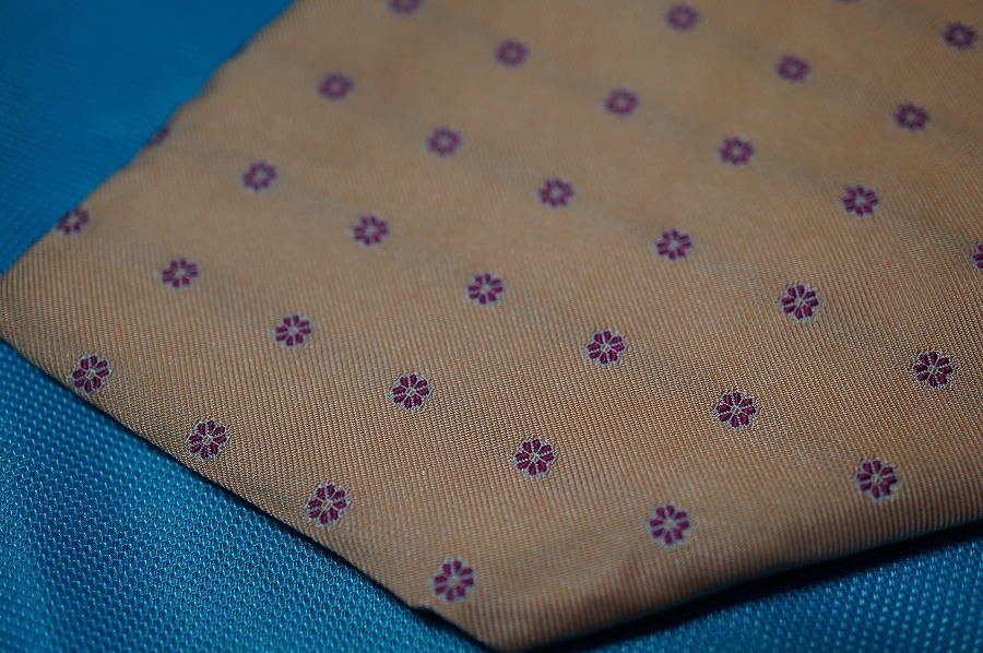 ネクタイに麺つゆ飛ばしました|愛知洗い人｜愛知県染み抜きのできるクリーニング店紹介サイト