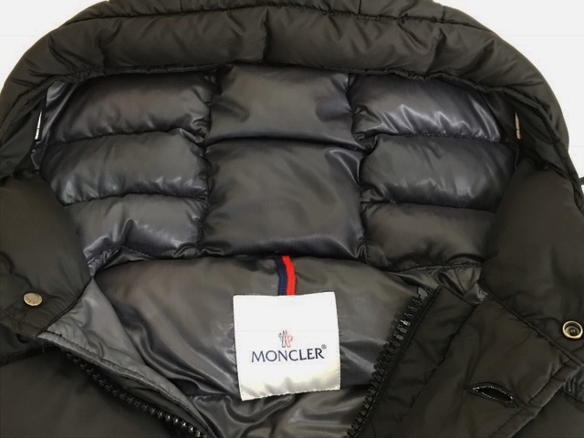 モンクレ-ルダウン　色落ち・色褪せ・色修正の修復はご相談下さい。|愛知洗い人｜愛知県染み抜きのできるクリーニング店紹介サイト
