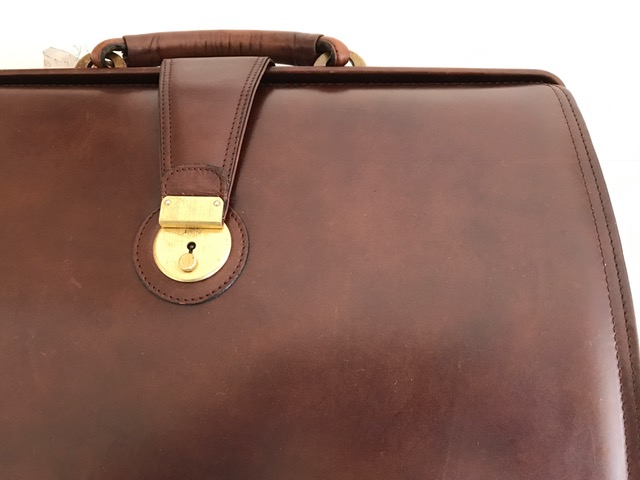 思い出の遺品　大切なバッグをキレイにしたい！|愛知洗い人｜愛知県染み抜きのできるクリーニング店紹介サイト