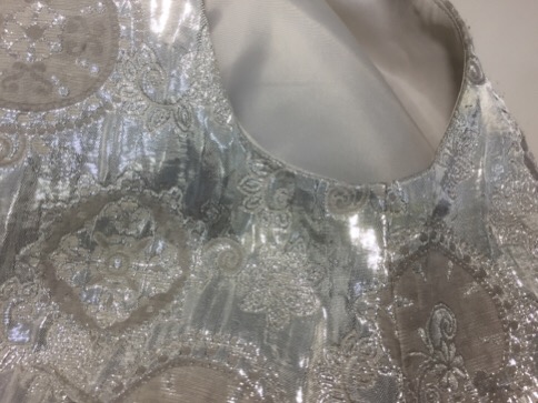 ワンピースのワキのシミ取って下さい。|愛知洗い人｜愛知県染み抜きのできるクリーニング店紹介サイト