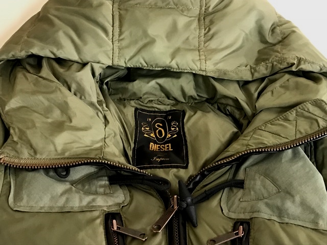 大切なDIESELダウンが全体的に色褪せしてしまった！これ色修正できますか？|愛知洗い人｜愛知県染み抜きのできるクリーニング店紹介サイト