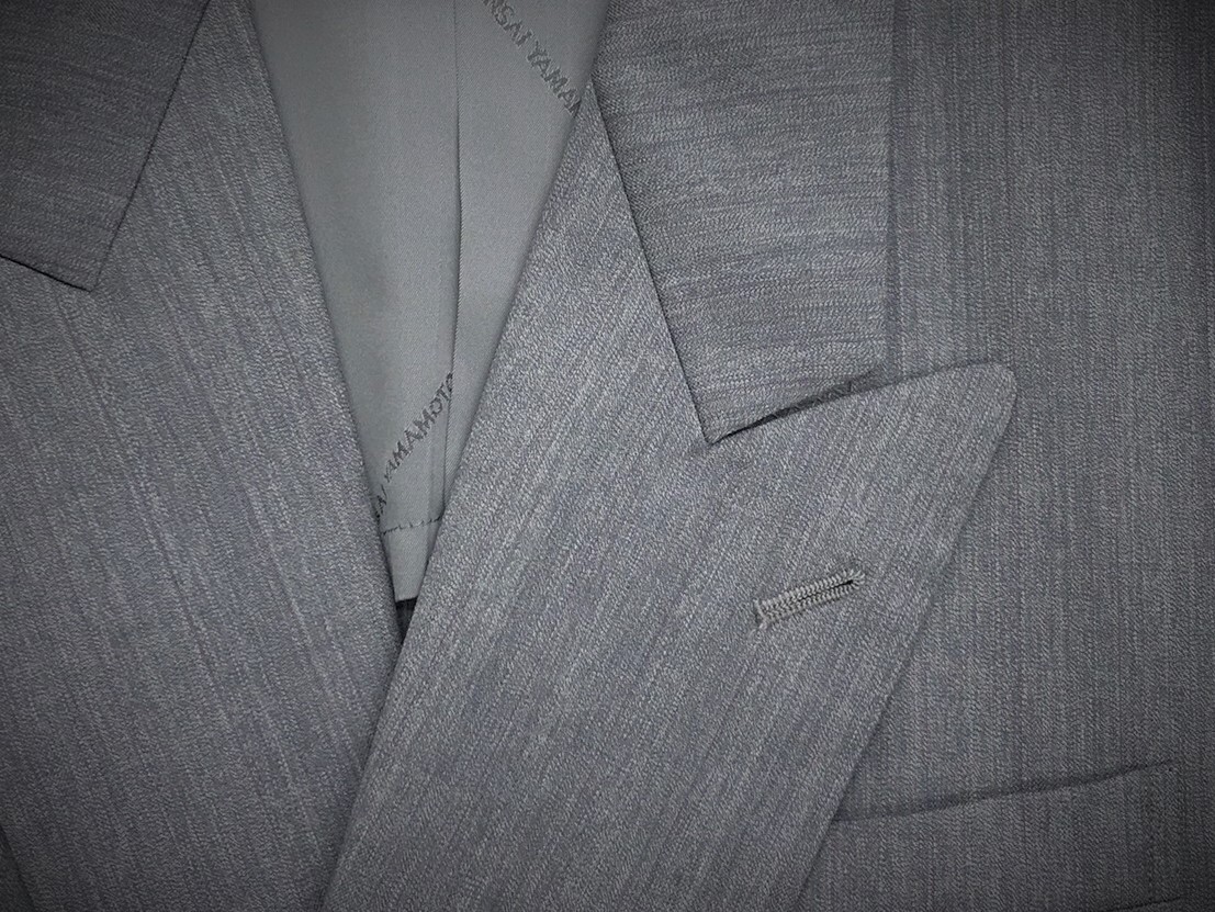 スーツ上着の襟に付けた赤ワインのしみ抜き|愛知洗い人｜愛知県染み抜きのできるクリーニング店紹介サイト