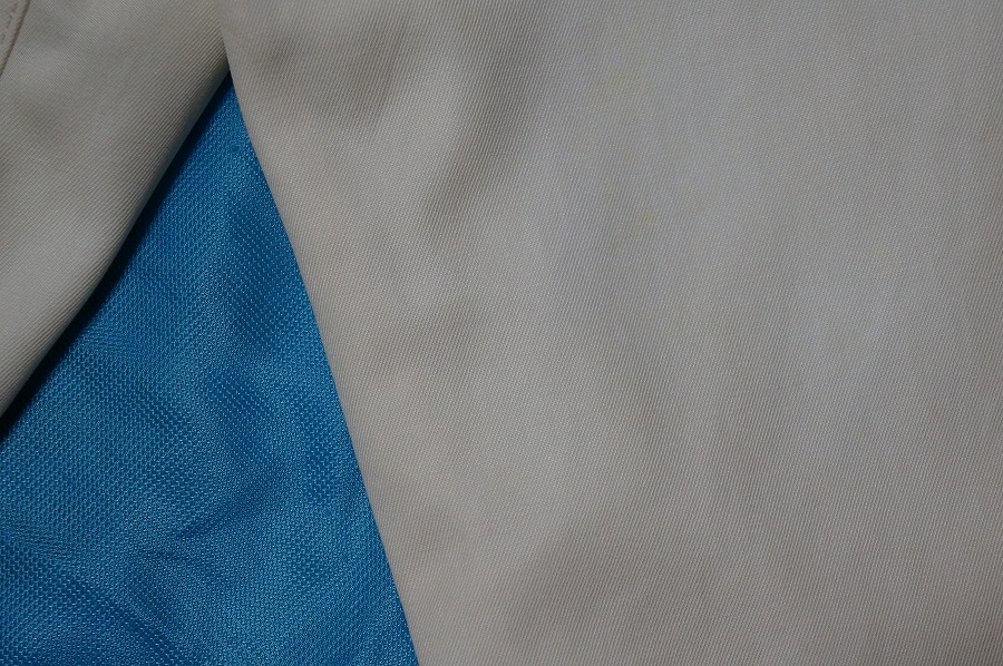 久しぶりのトレンチコートに袖を通したら！！|愛知洗い人｜愛知県染み抜きのできるクリーニング店紹介サイト