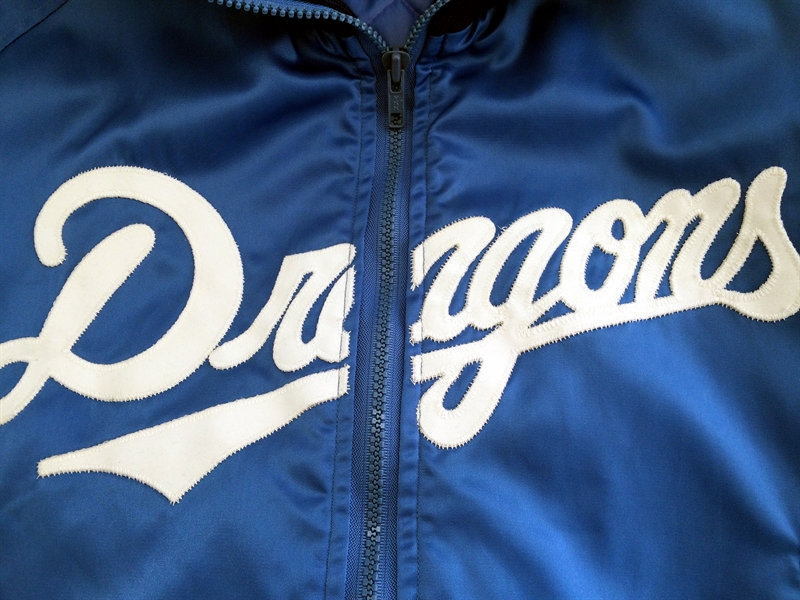 燃えよ！ドラゴンズ！ロゴマークの黄ばみ修正！|愛知洗い人｜愛知県染み抜きのできるクリーニング店紹介サイト