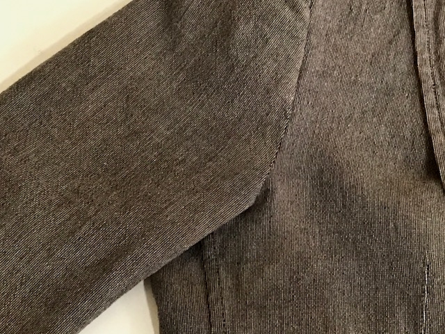 他店で断られて…　女性ジャケット 脇の色抜け　色修正|愛知洗い人｜愛知県染み抜きのできるクリーニング店紹介サイト