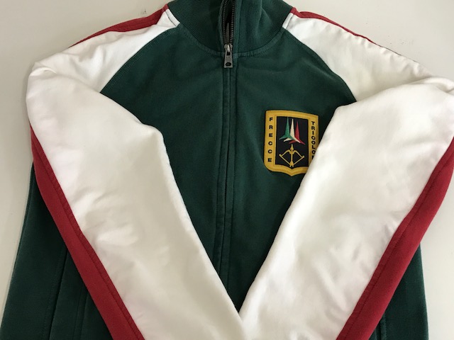 アエロナウティカミリタ－レのフルジップトレ－ナｰ　家庭洗濯の衣類の色移り・移染はプロにお任せ下さい！|愛知洗い人｜愛知県染み抜きのできるクリーニング店紹介サイト