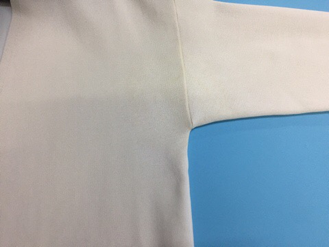 脇の汗じみによる黄変色|愛知洗い人｜愛知県染み抜きのできるクリーニング店紹介サイト