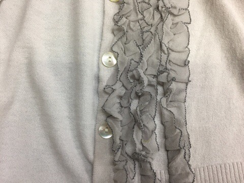 カーディガンフリルの古いシミ|愛知洗い人｜愛知県染み抜きのできるクリーニング店紹介サイト