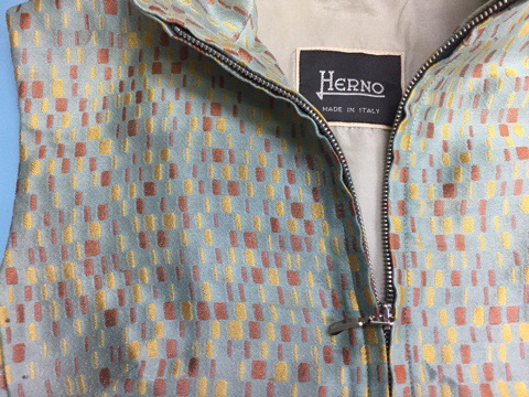 胸もとに不明のシミ！|愛知洗い人｜愛知県染み抜きのできるクリーニング店紹介サイト