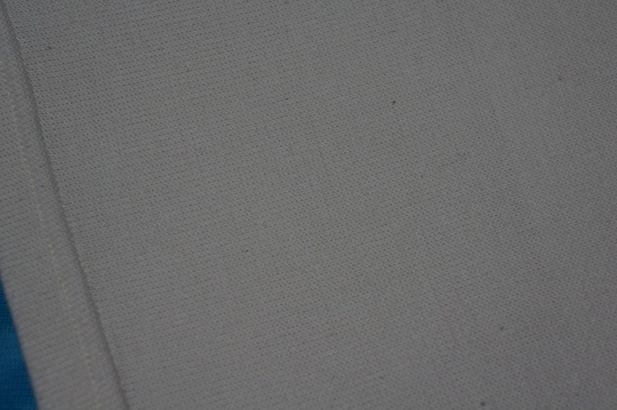 白いニットセーターに移ってしまった赤い色！|愛知洗い人｜愛知県染み抜きのできるクリーニング店紹介サイト