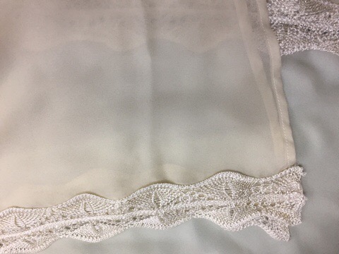 シルクブラウスのリボンの染み|愛知洗い人｜愛知県染み抜きのできるクリーニング店紹介サイト