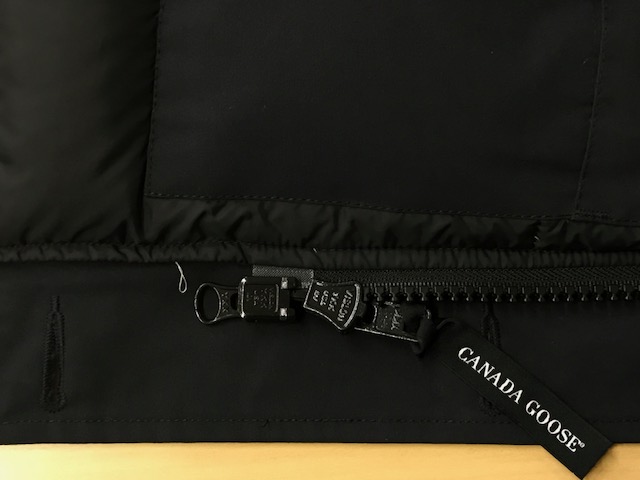 カナダグース　ダウンの水性ペンキのシミ抜き|愛知洗い人｜愛知県染み抜きのできるクリーニング店紹介サイト