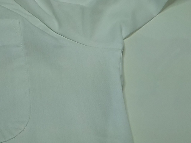 夏服のシャツを取り出してみると 思わぬ黄バミにびっくり|愛知洗い人｜愛知県染み抜きのできるクリーニング店紹介サイト