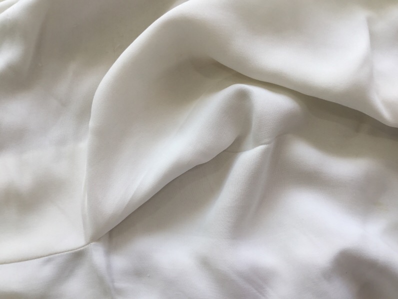 お気に入りのガウチョパンツにマニュキアが((((；ﾟДﾟ)))))))|愛知洗い人｜愛知県染み抜きのできるクリーニング店紹介サイト