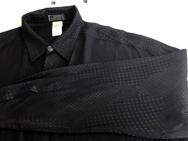 ベルサ－チ（VERSACE）のオープンシャツ　色褪せ・変色・焼け直し・色修正|愛知洗い人｜愛知県染み抜きのできるクリーニング店紹介サイト