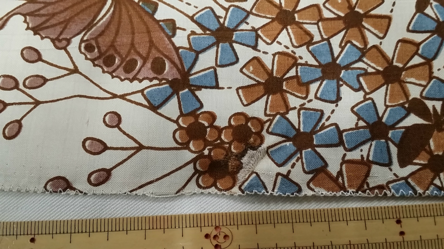 すっスカーフに穴が!!(・д・))|愛知洗い人｜愛知県染み抜きのできるクリーニング店紹介サイト