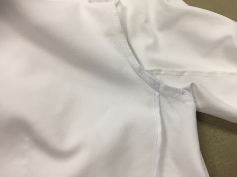 婦人ジャケットに色移り|愛知洗い人｜愛知県染み抜きのできるクリーニング店紹介サイト