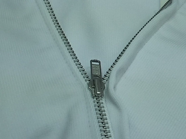 ファスナー交換も工夫して壊れた部分だけを|愛知洗い人｜愛知県染み抜きのできるクリーニング店紹介サイト