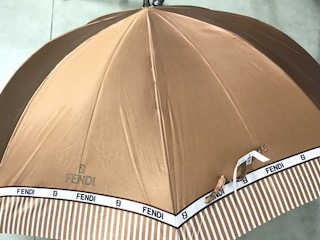 フリマでのクリ-ニング品の売買にはご注意！FENDI(フェンディ）の雨傘　不明なシミのご相談！|愛知洗い人｜愛知県染み抜きのできるクリーニング店紹介サイト