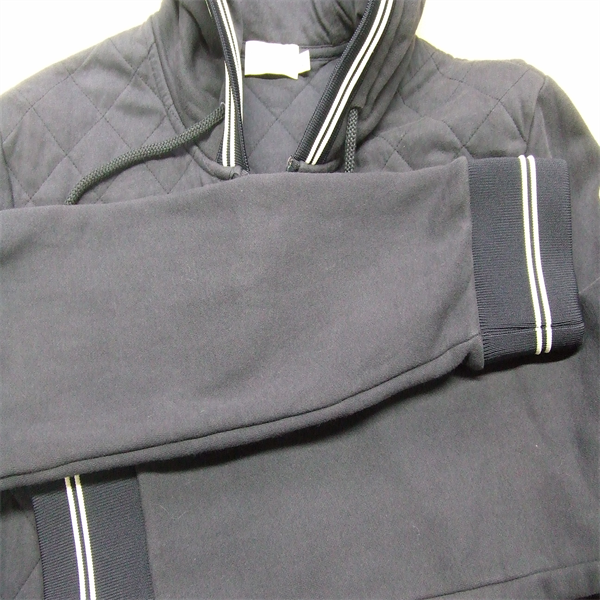 モンクレールパーカー変色直し|愛知洗い人｜愛知県染み抜きのできるクリーニング店紹介サイト