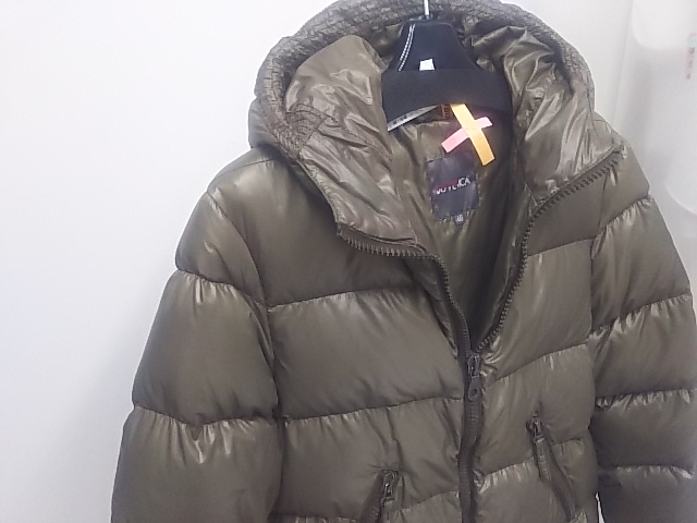 DUVETICAダウンの緑色に変色した衿等を復元加工で元色に治します|愛知洗い人｜愛知県染み抜きのできるクリーニング店紹介サイト