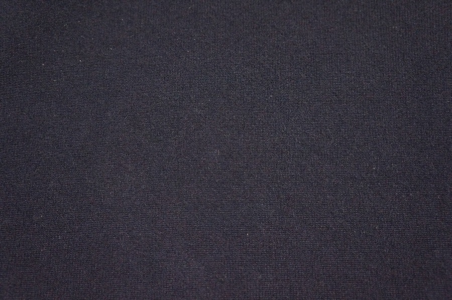 紺色のワンピースに白い固形物|愛知洗い人｜愛知県染み抜きのできるクリーニング店紹介サイト