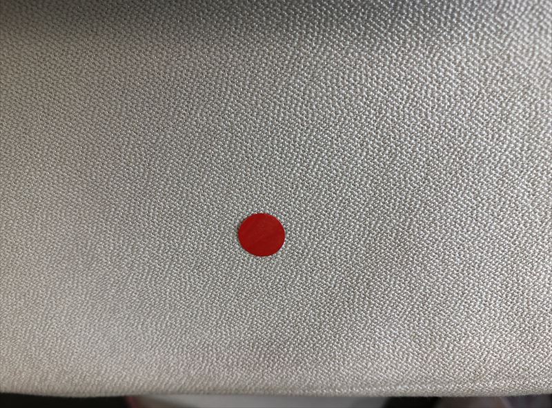 お着替え中のうっかりで口紅が！！|愛知洗い人｜愛知県染み抜きのできるクリーニング店紹介サイト