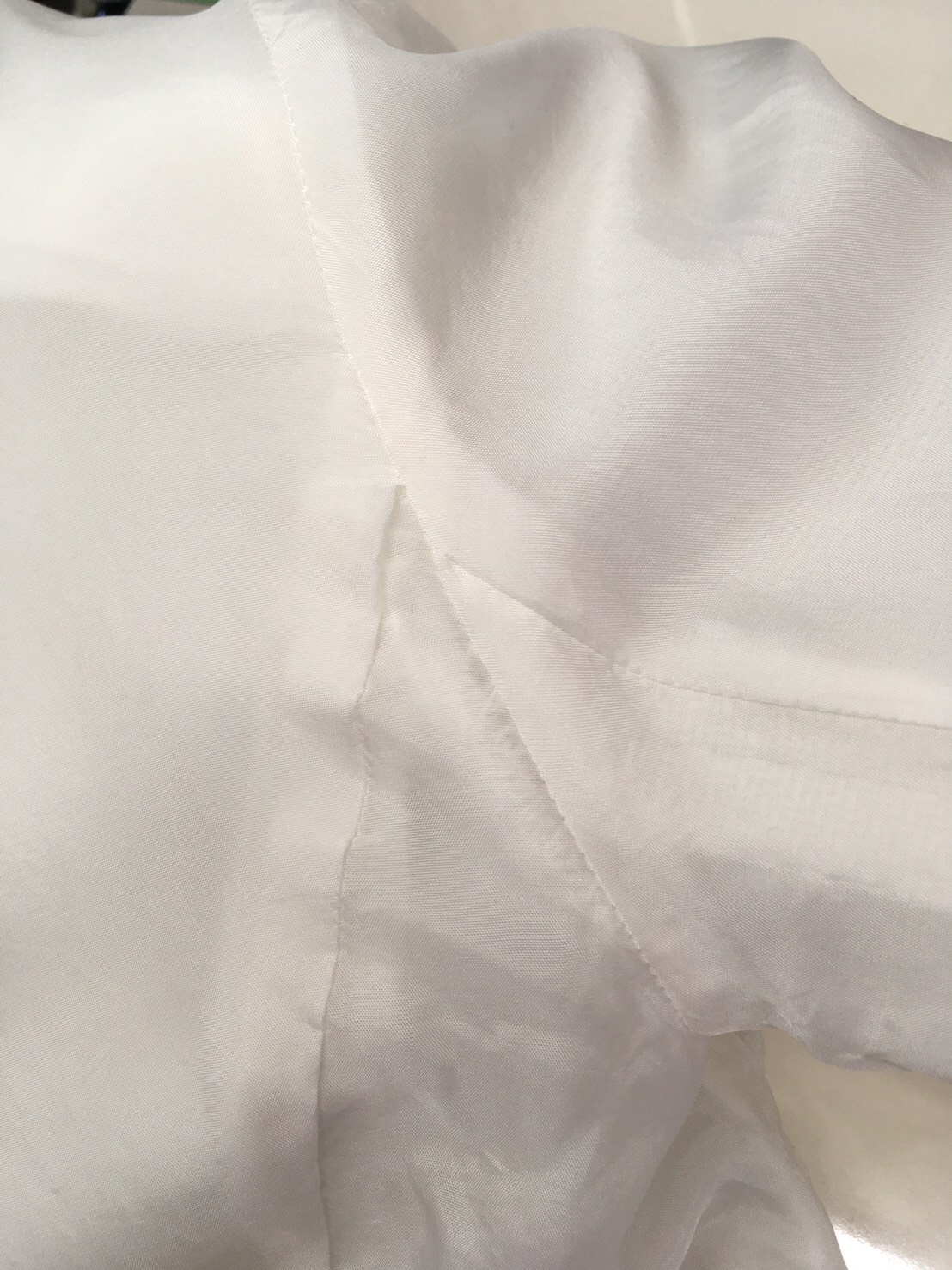 キュプラの裏地が汗でまっ黄色|愛知洗い人｜愛知県染み抜きのできるクリーニング店紹介サイト