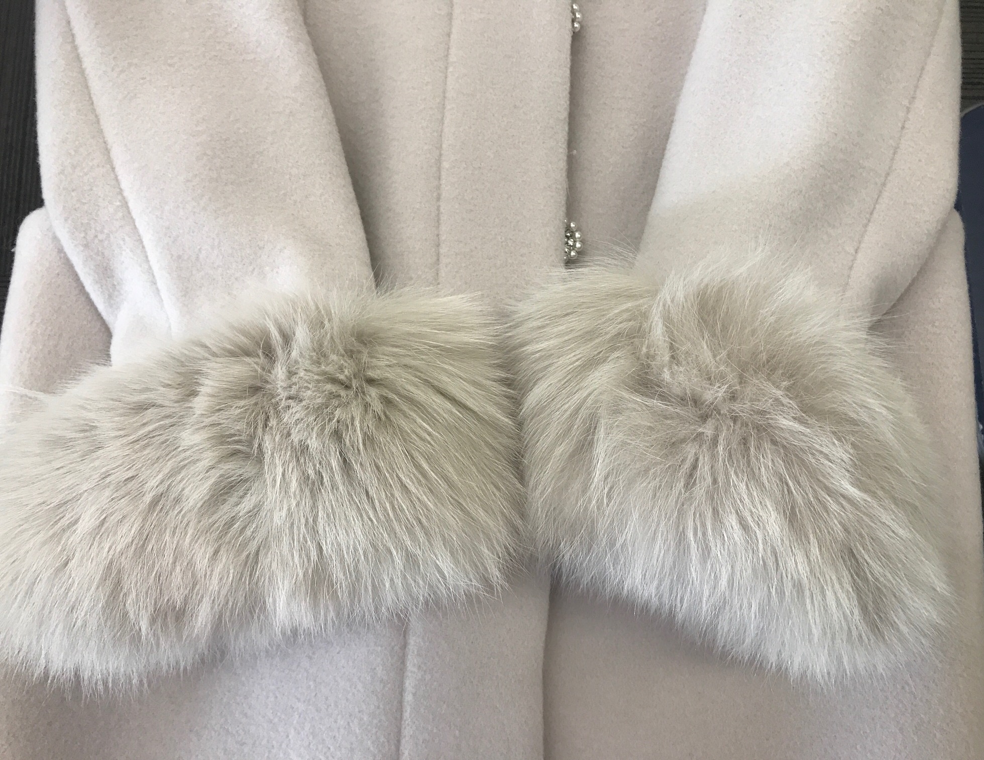 袖ファ－コ－トの片方だけ緑色に変色?!|愛知洗い人｜愛知県染み抜きのできるクリーニング店紹介サイト